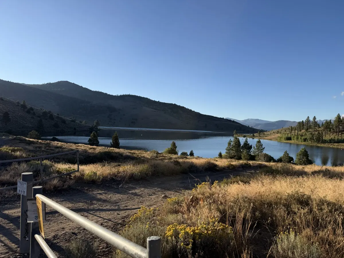 Heenan Lake below the Monitor road.